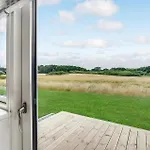 Дом отдыха 4 Bedroom Stunning In *