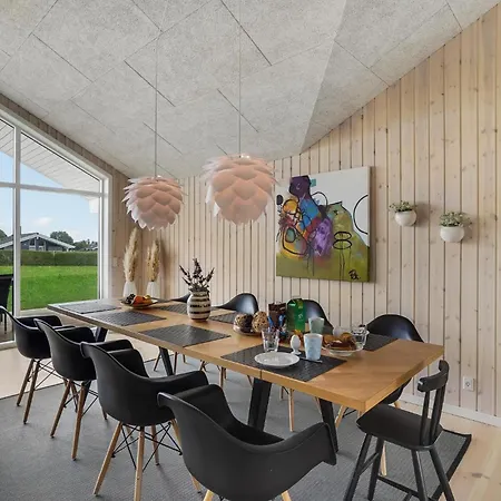 Semesterbostad 4 Bedroom Stunning In