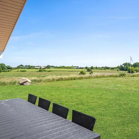 4 Bedroom Stunning In Semesterbostad