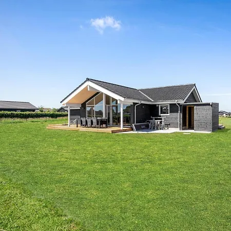 4 Bedroom Stunning In Semesterbostad