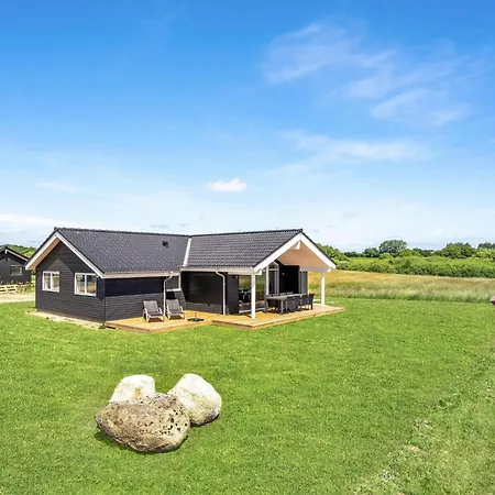 4 Bedroom Stunning In Semesterbostad