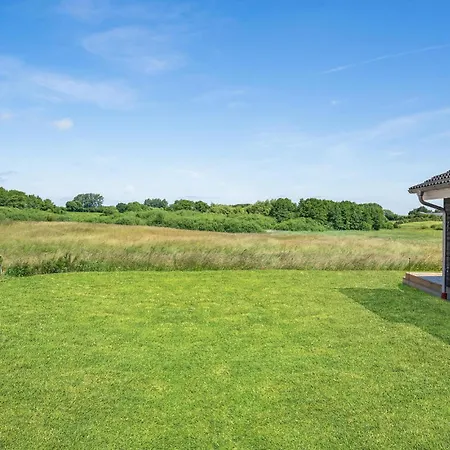 4 Bedroom Stunning In Semesterbostad *