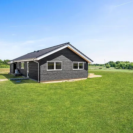 Holiday home 4 Bedroom Stunning In Haderslev